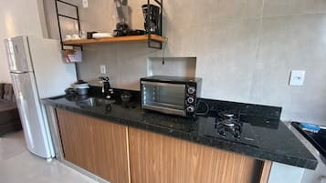 Comfort Apartment | Private kitchen | Mini-fridge, oven, cookware/dishes/utensils