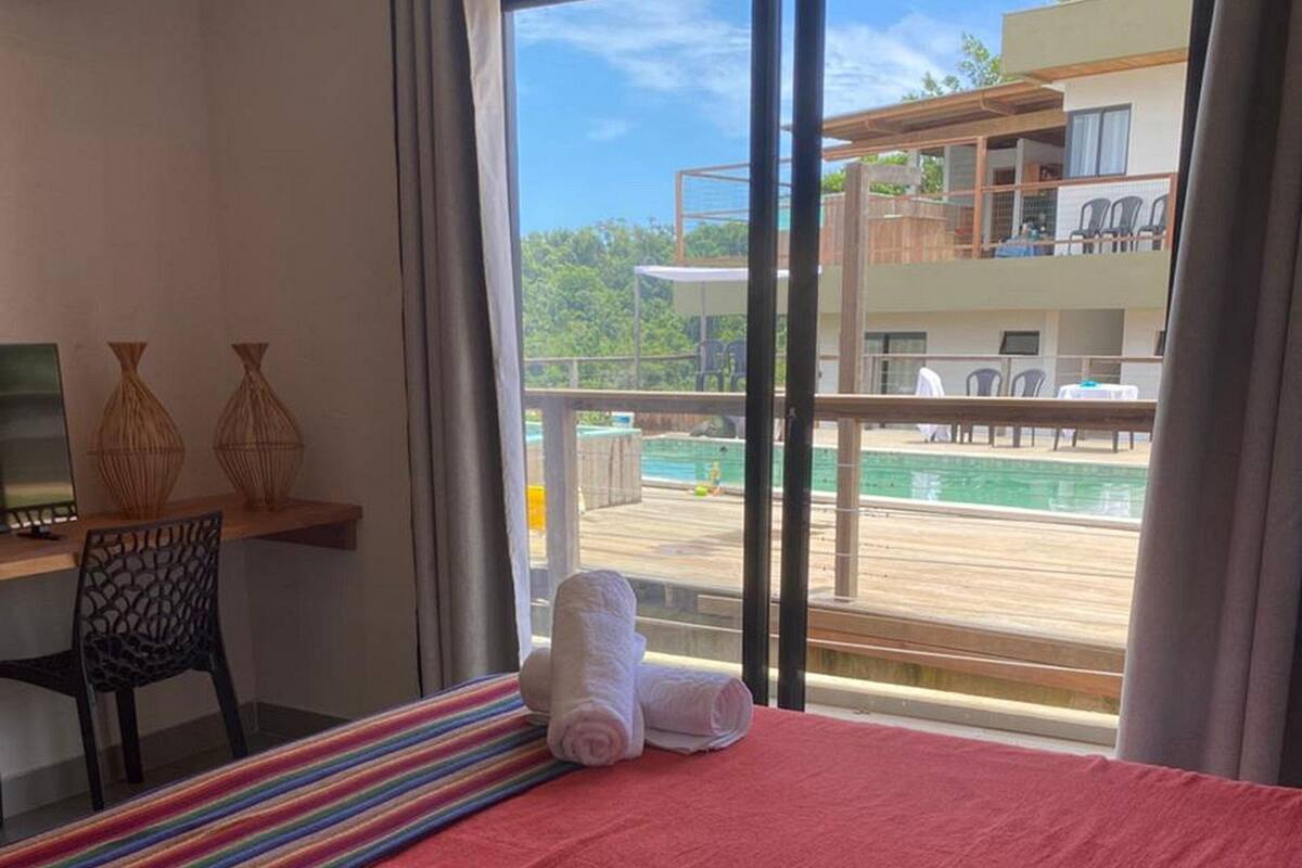 Espacio para trabajar con laptop y wifi gratis