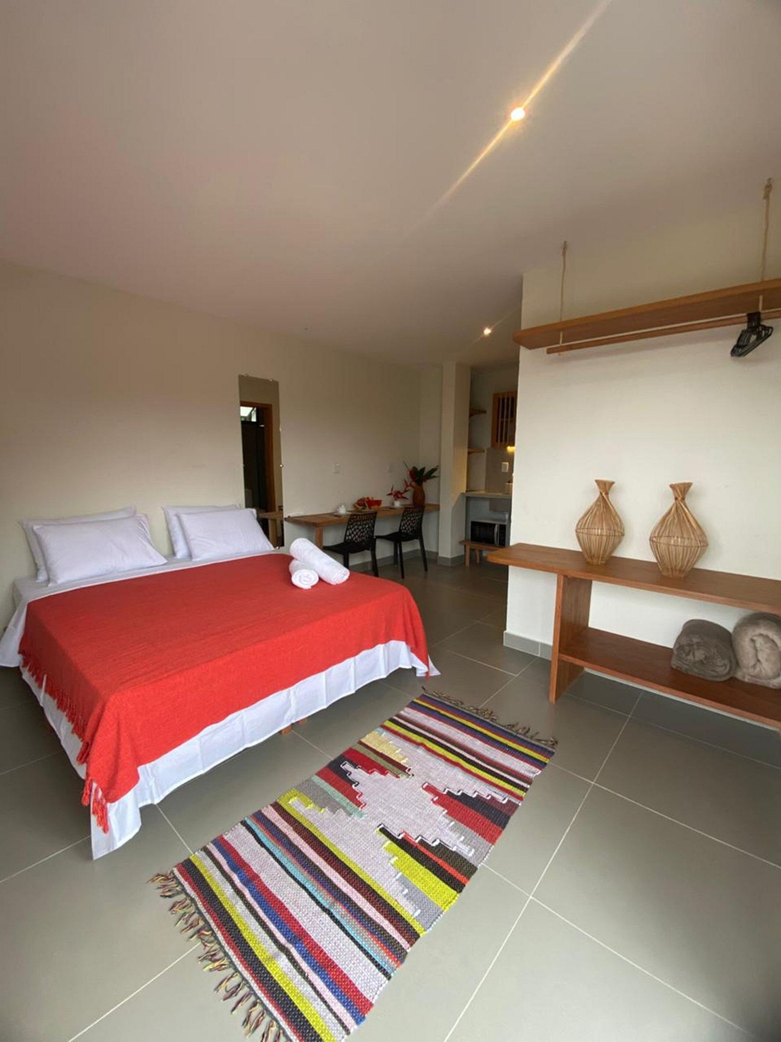 Espacio para trabajar con laptop y wifi gratis 