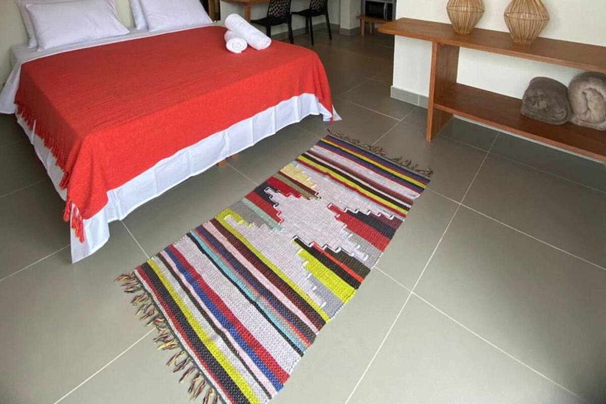 Espacio para trabajar con laptop y wifi gratis