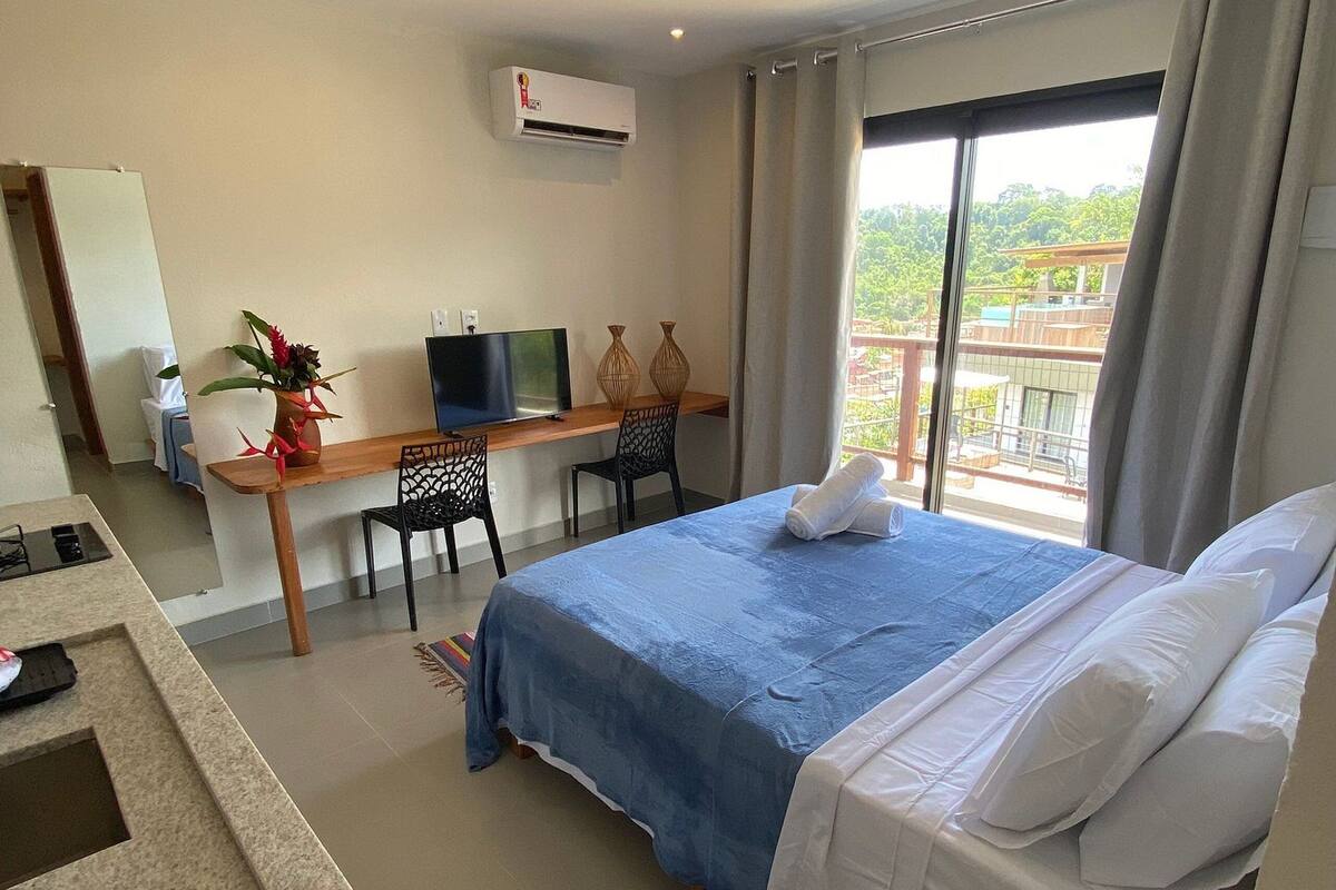 Espacio para trabajar con laptop y wifi gratis