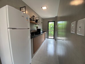 Comfort Apartment | Private kitchen | Mini-fridge, oven, cookware/dishes/utensils