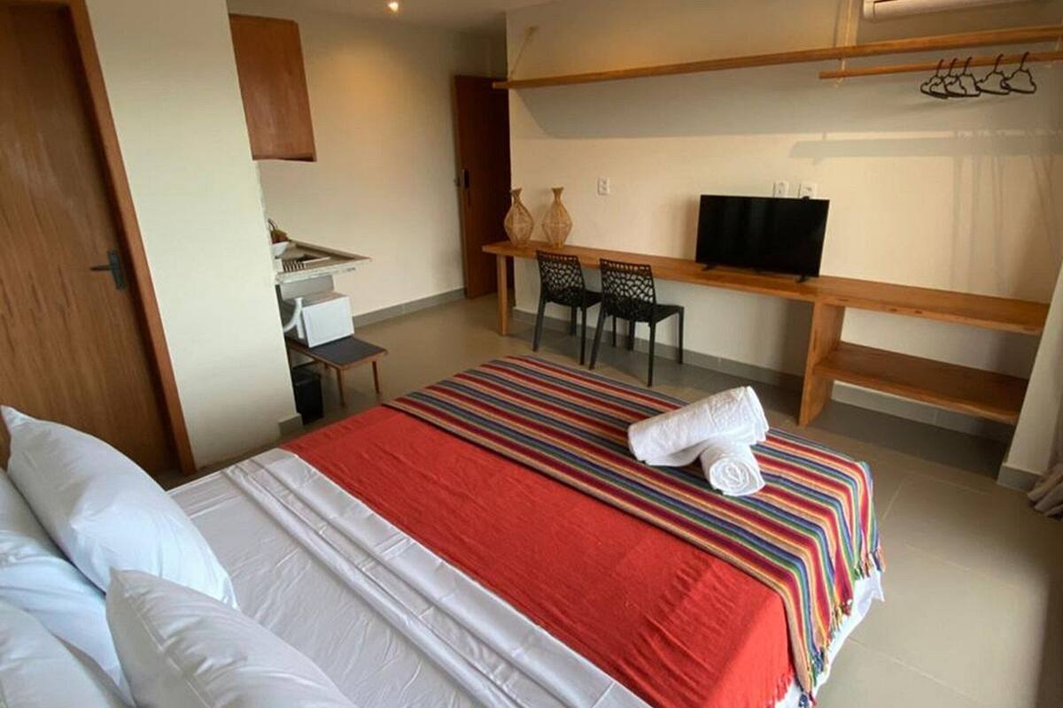 Espacio para trabajar con laptop y wifi gratis