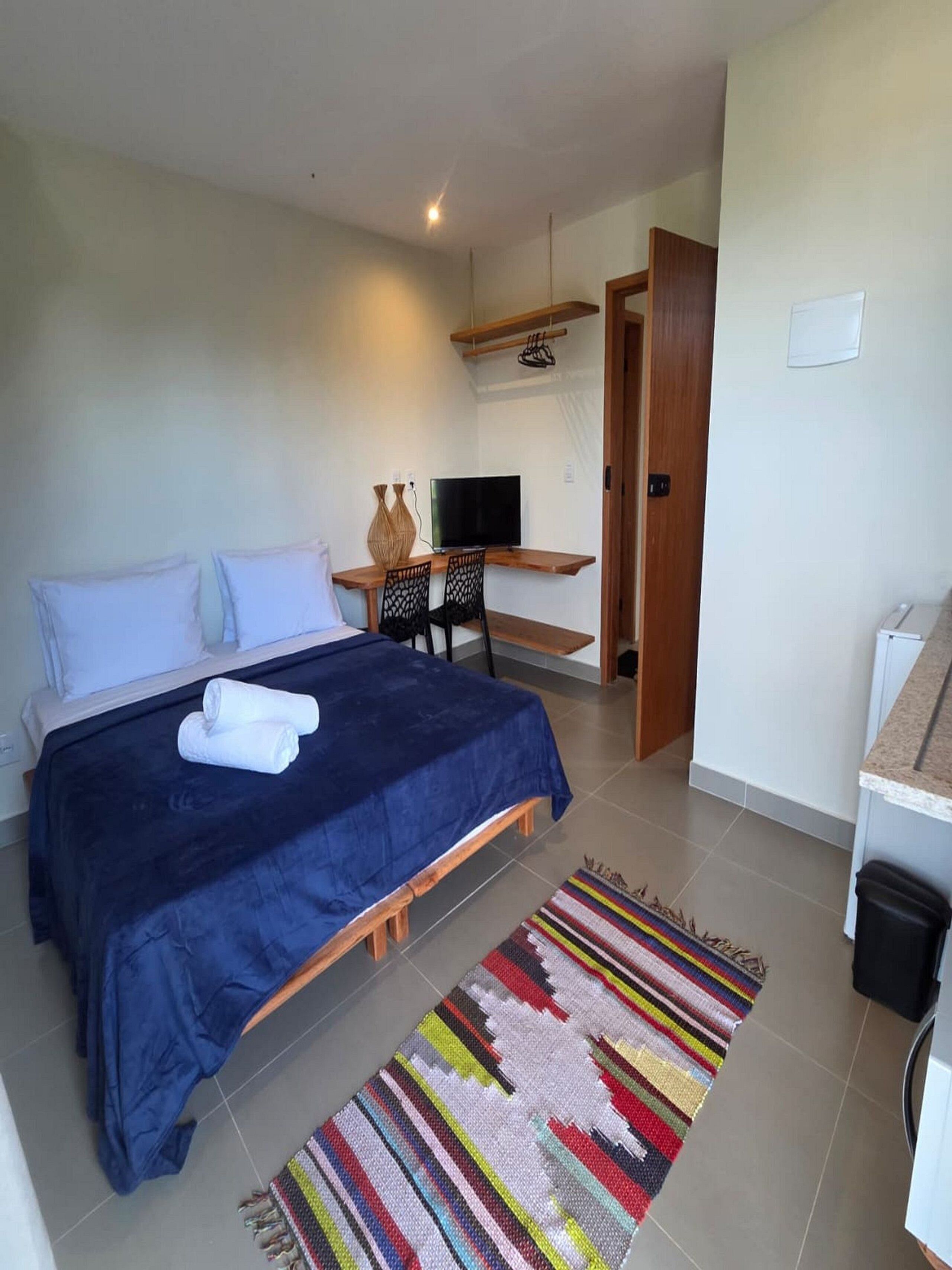 Espacio para trabajar con laptop y wifi gratis 