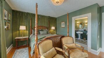 Comfort Double Room, Ensuite, Courtyard View (Nathanial Suite) | Free WiFi