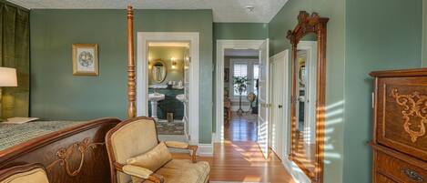 Comfort Double Room, Ensuite, Courtyard View (Nathanial Suite) | Free WiFi