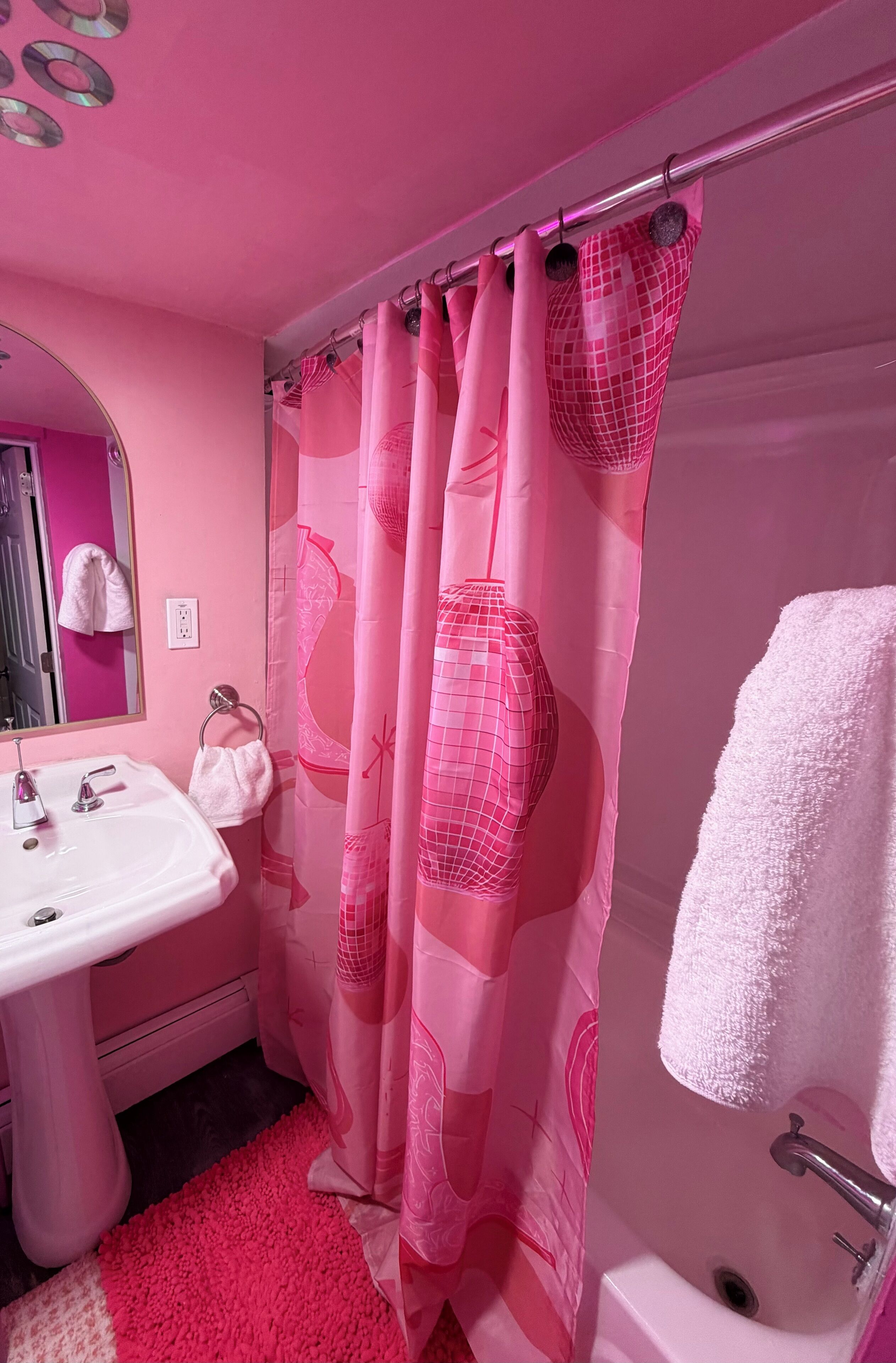 Haartrockner, Handtücher, Seife, Shampoo