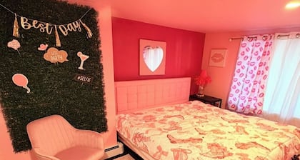 Pinksburgh-Instagram/friends/brides/bdays by N.Shore/downtown/Strip pets welcome