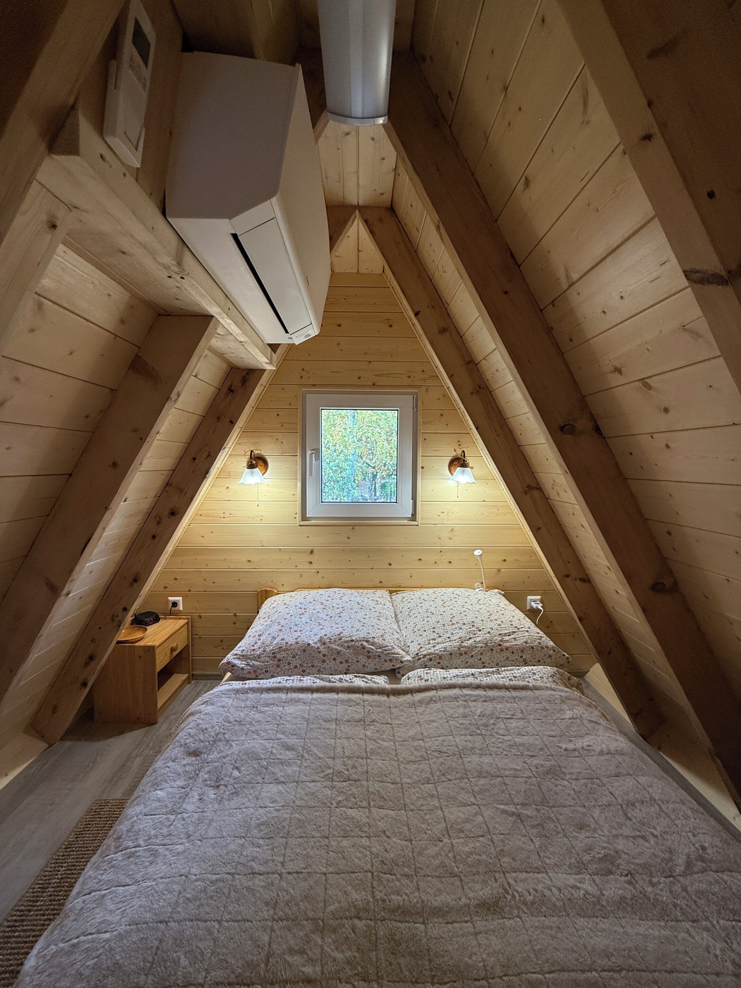 2 slaapkamers, een strijkplank/strijkijzer, reisbedje, gratis wifi