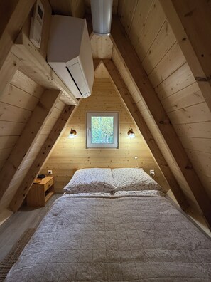 2 bedrooms, iron/ironing board, travel crib, free WiFi