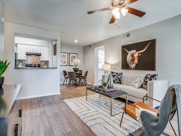 Smart TV - Charming Pool Stay Peaceful FIFA Getaway (Dallas)