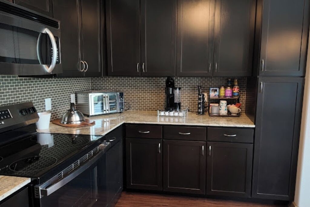 Coffee/tea maker, fridge, microwave, oven