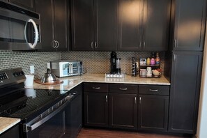 Coffee/tea maker, fridge, microwave, oven