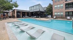 Outdoor pool - Charming Pool Stay Peaceful FIFA Getaway (Dallas)