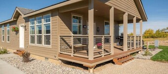 Hot Tub • King Bed • A/C • 2BR Near Jackson