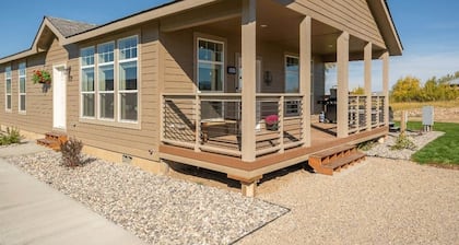 Hot Tub • King Bed • A/C • 2BR Near Jackson