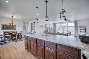 Interior - 3 King Beds • Spacious • EV • A/C • Near Jackson (Teton County)