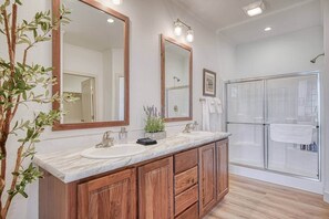 Shower, hair dryer, towels - Spacious Teton Retreat • 3 King Beds • Views (Teton County)