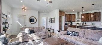 3 King Beds • Spacious • EV • A/C • Near Jackson