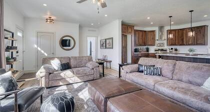 3 King Beds • Spacious • EV • A/C • Near Jackson