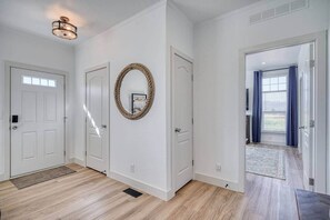 Interior - 3 King Beds • Spacious • EV • A/C • Near Jackson (Teton County)