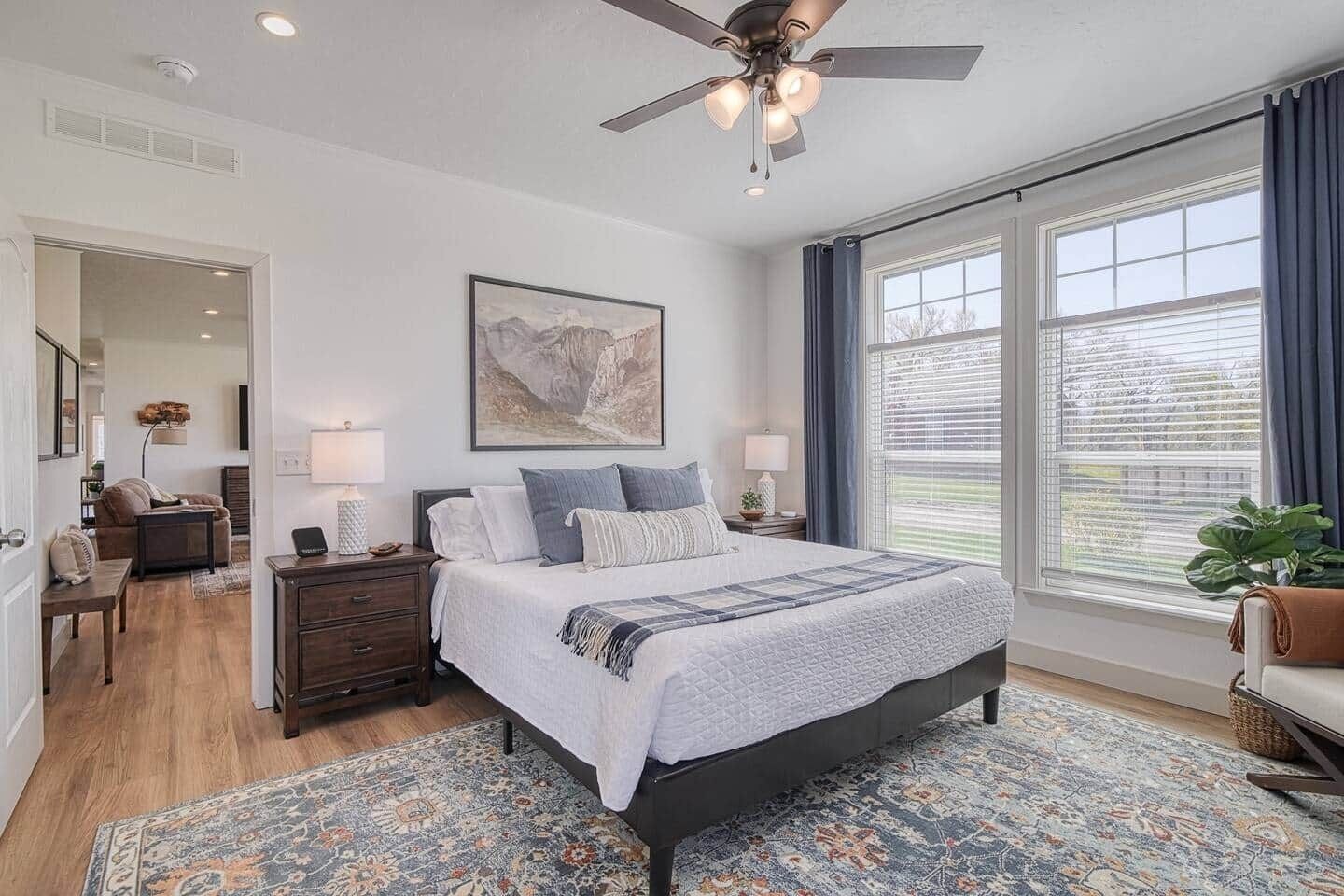 4 bedrooms, iron/ironing board, WiFi, bed sheets