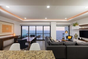 TV - 3 bedroom high end beach front condo with amazing view (Mazatlán)