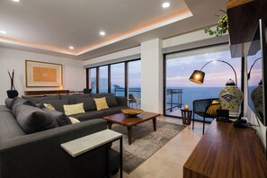 TV - 3 bedroom high end beach front condo with amazing view (Mazatlán)