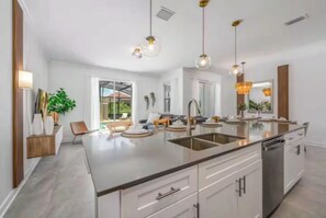 Interior - Families Deluxe Dream Vacation, 10 min from Disney (Kissimmee)