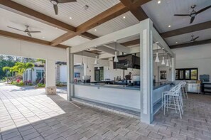 Bar (on property) - Families Deluxe Dream Vacation, 10 min from Disney (Kissimmee)