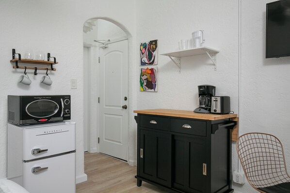 Interior - LA Stays with a Touch of Glam (Los Angeles)