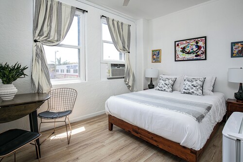 LA Stays with a Touch of Glam