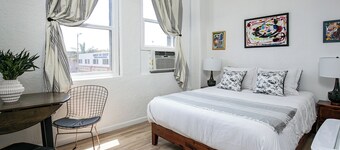 LA Stays with a Touch of Glam