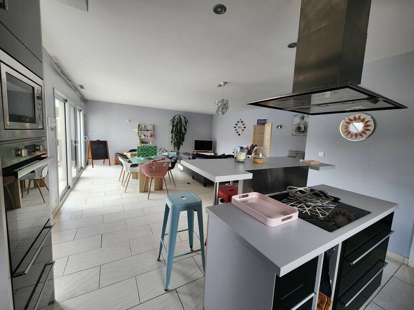 Réfrigérateur, micro-ondes, four, lave-vaisselle