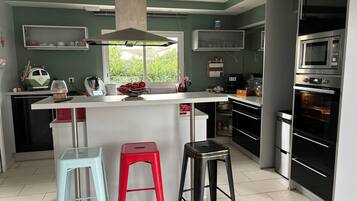 Réfrigérateur, micro-ondes, four, lave-vaisselle