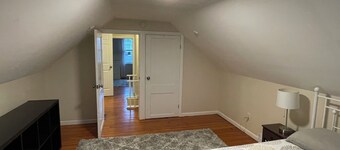 Charming 4-bedroom house in North Haven welcomes your stay