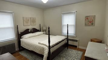 Tabla de planchar con plancha, wifi, ropa de cama