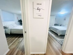 2 bedrooms, WiFi, bed sheets - Amazing Location, Blocks from UW (Seattle)