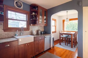 Fridge - Charming Magnolia Tudor - Spacious 4BR + Views (Seattle)