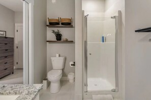Shower, hair dryer, towels, soap - Apex Slopeside Escape ~ Ski in/out with Hot tub (Keremeos)
