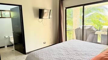 Ferros/tábuas de passar roupa, acesso à internet, roupa de cama