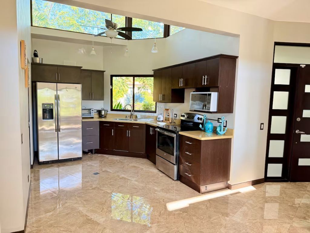 Fridge, microwave, oven, cookware/dishes/utensils