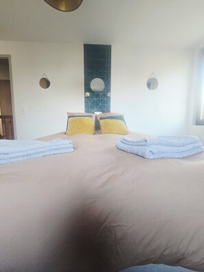 WiFi, bed sheets
