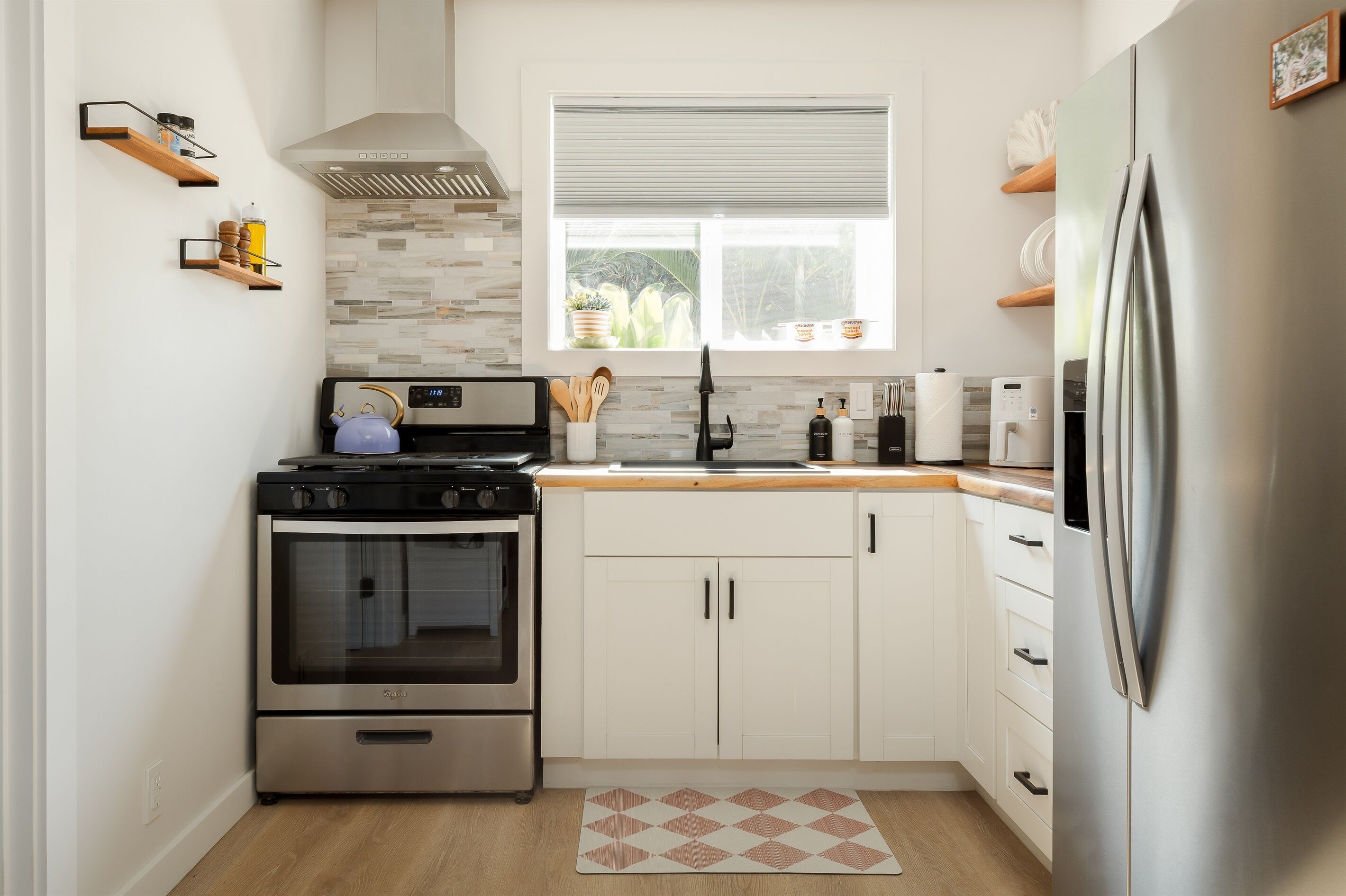 雪櫃、微波爐、焗爐、爐具