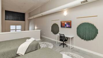 Desk, iron/ironing board, WiFi, bed sheets