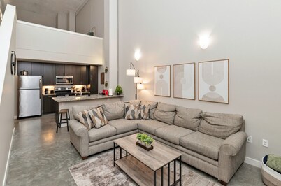 Downtown Lofted Suite 2BR/2BA - Prime Central Spot