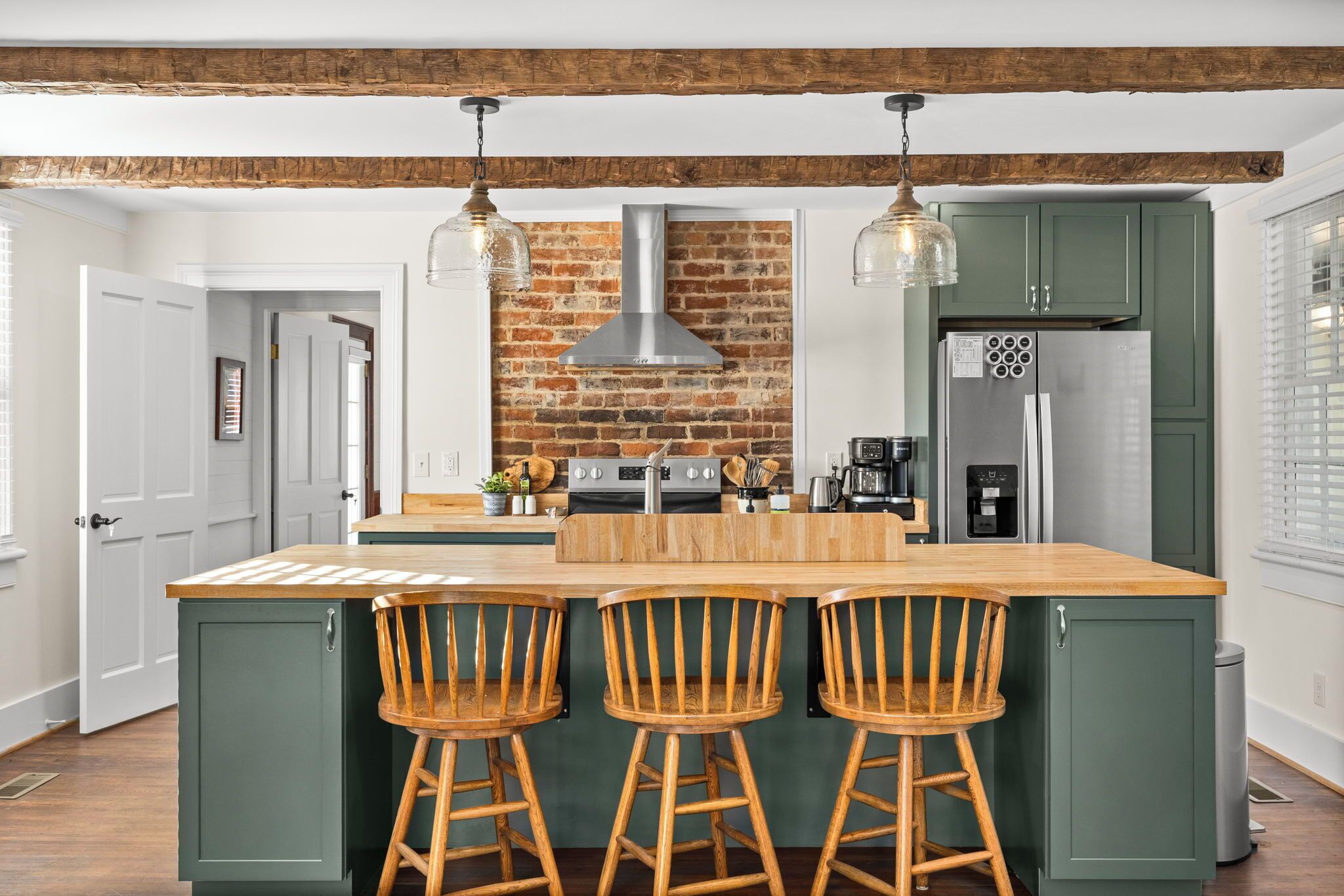 Mikroaaltouuni, uuni, liesi, astianpesukone