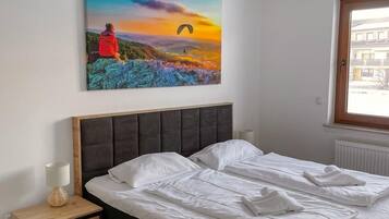 Iron/ironing board, internet, bed sheets