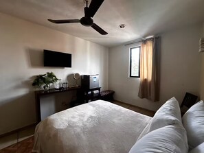 Planxa i posts de planxar, wifi i roba de llit 