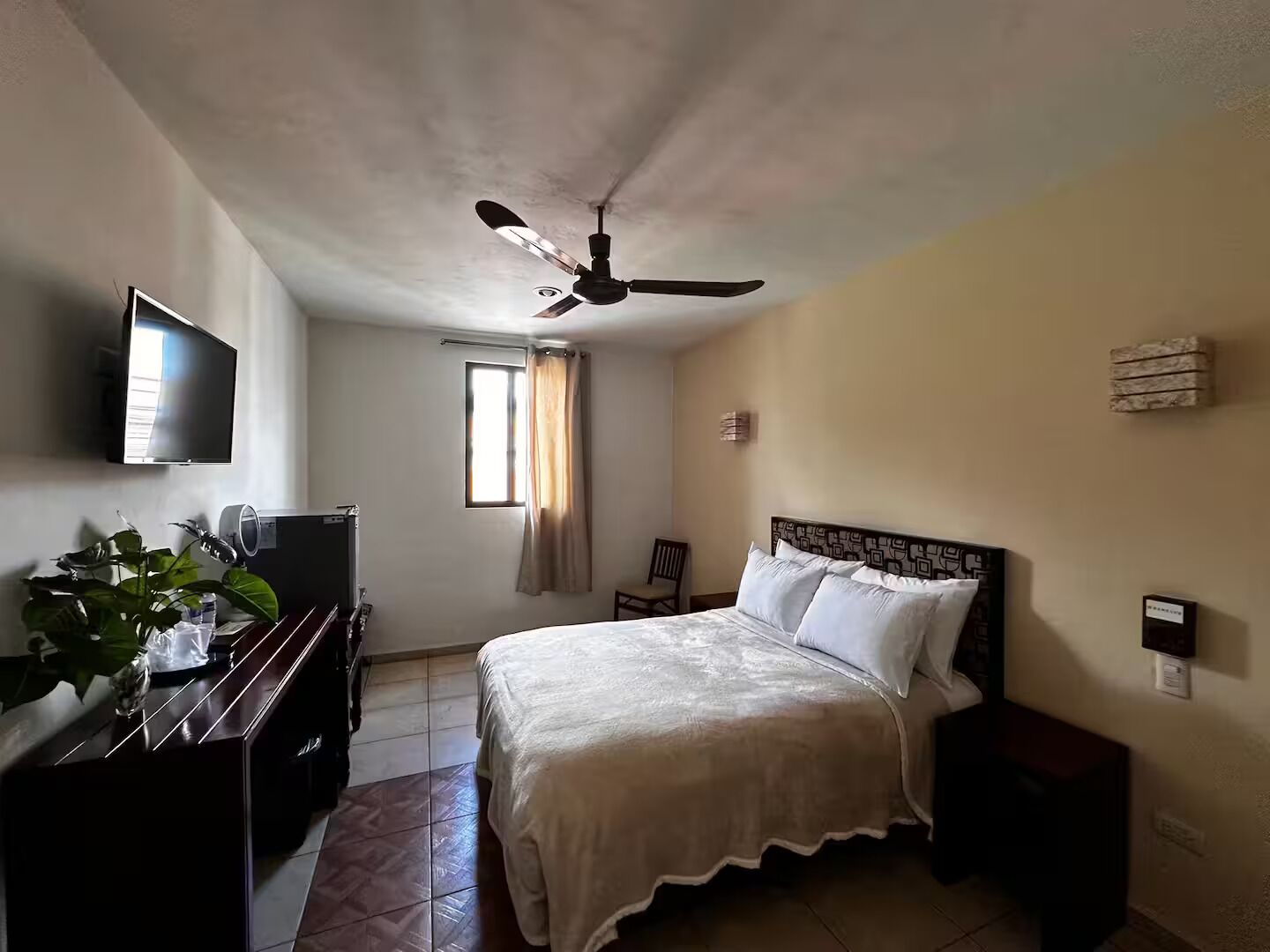 Silitysrauta/-lauta, Wi-Fi, vuodevaatteet